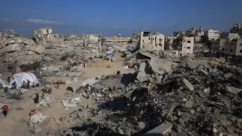 Israeli Armored Vehicles Advance into Key Gazan Civilian District