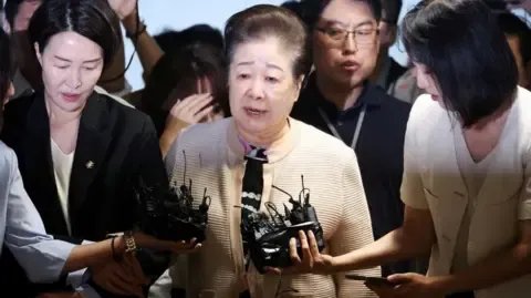 Disputed Religious Figure Rejects Gift-giving Allegations Against Former South Korean First Lady