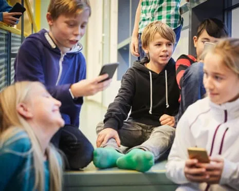 Sweden to Implement National Smartphone Ban in Classrooms